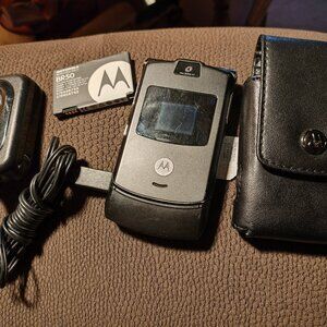 Black Motorola RAZR V3 Flip Mobile Phone, used tested vintage all accessor…